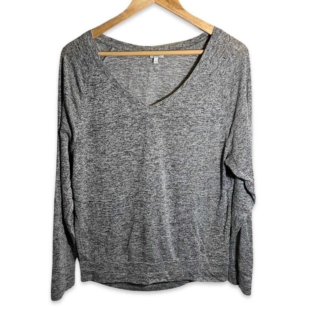 Kismet Size Small Grey V-neck Long Sleeve Tee